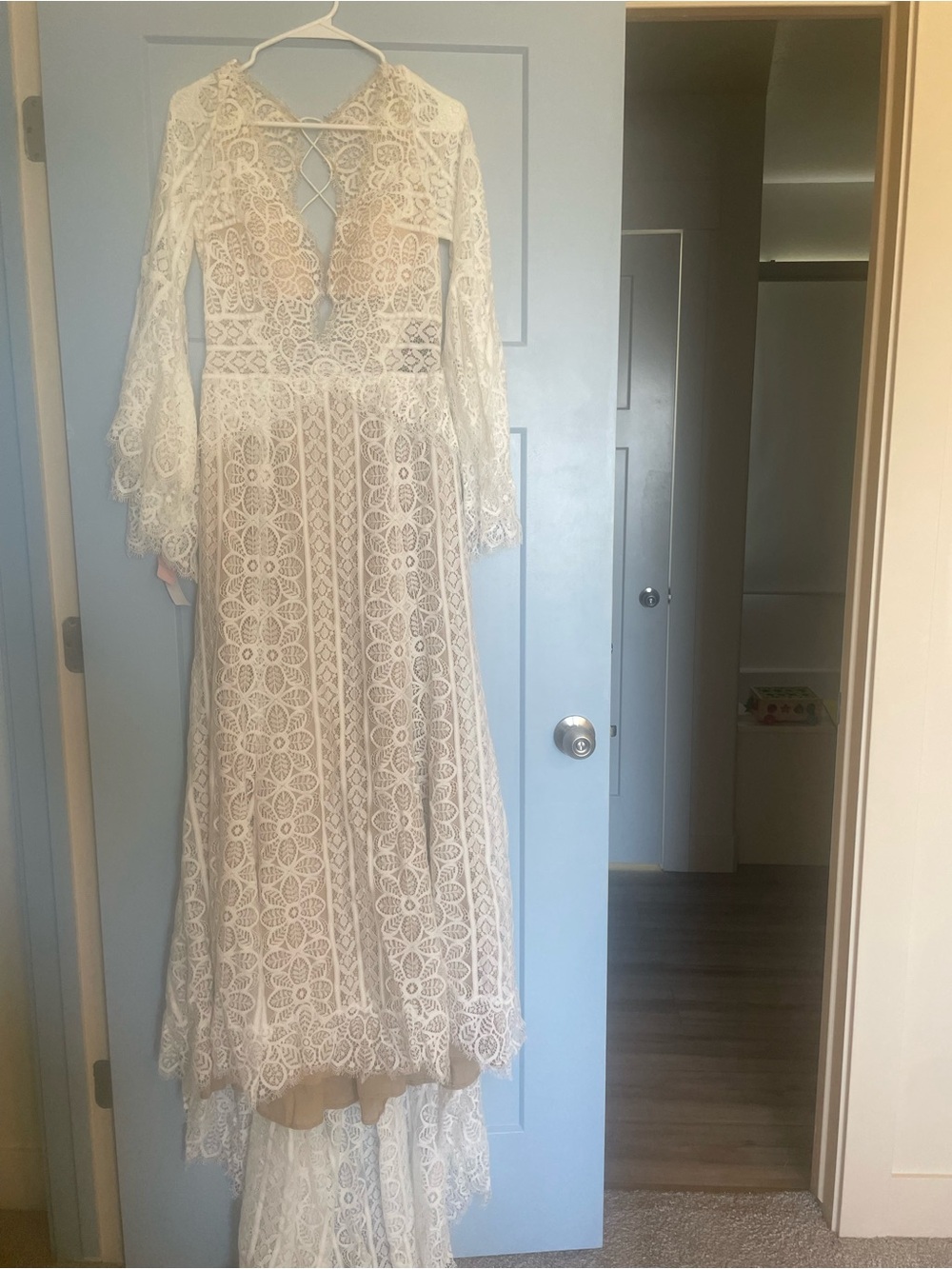 New with tags, boho lace wedding dress - Picture 4 of 15